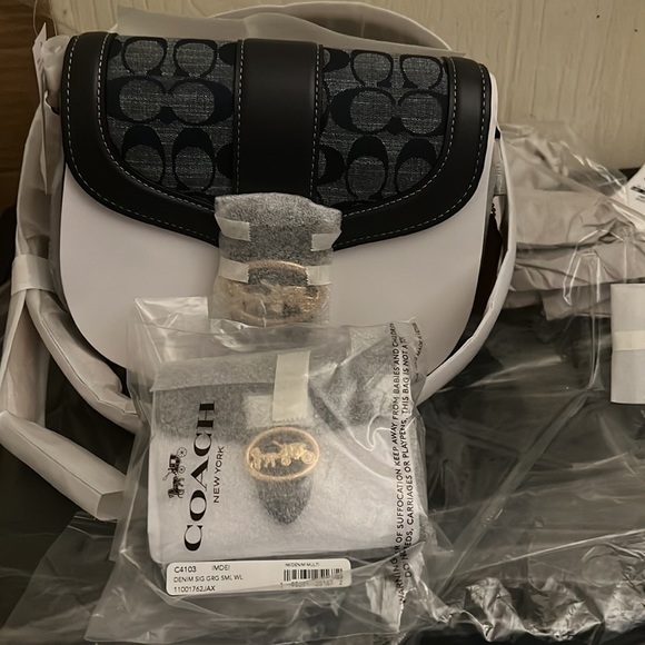 Coach crossbody bag and matching wallet - Picture 4 of 9